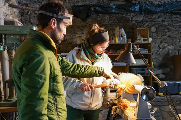 Perfectionnez-vous au tour et fabriquez un bol - Image n°2 - Wecandoo