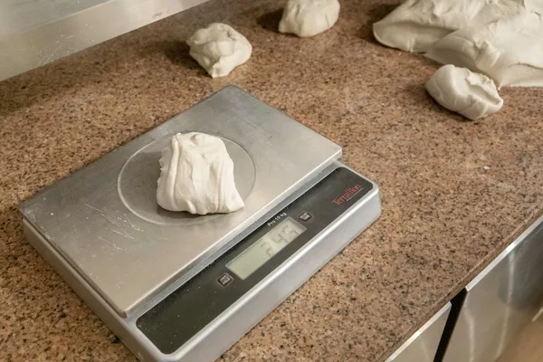 Découvrez tous les secrets de la pizza Napolitaine - Image n°2 - Wecandoo