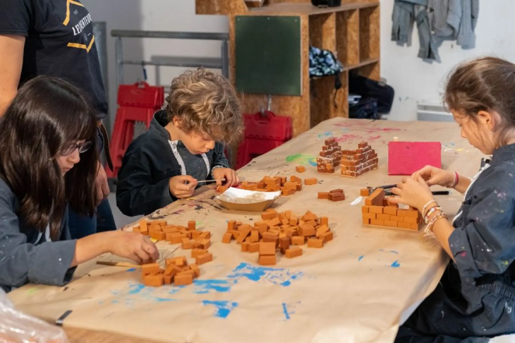 Fabriquez la maison des 3 petits cochons en famille - Image n°2 - Wecandoo