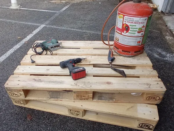 Wecandoo - Réalisez votre tabouret en bois de palette recyclé