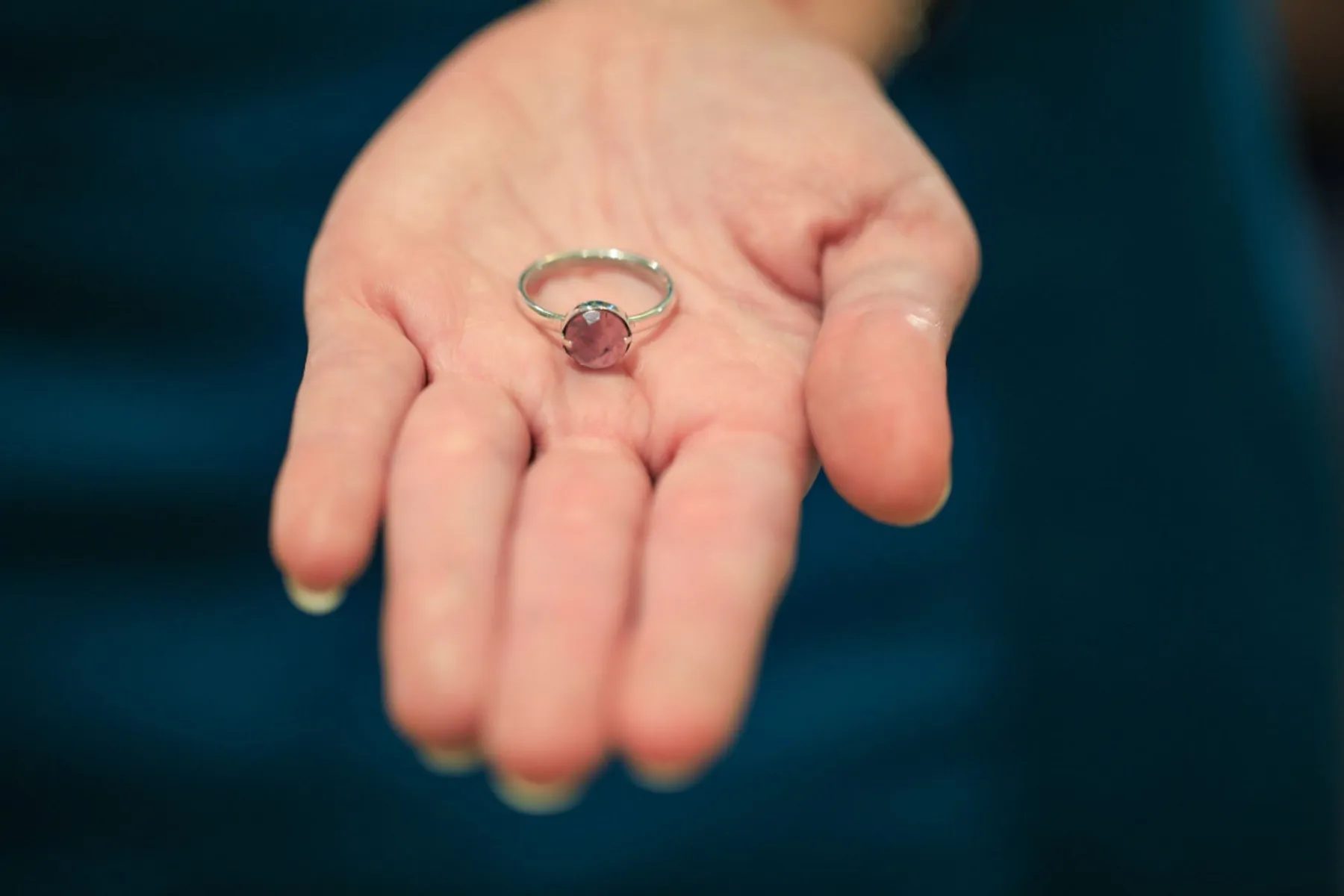 Créez votre bague sertie d'une pierre semi-précieuse - Image n°4 - Wecandoo