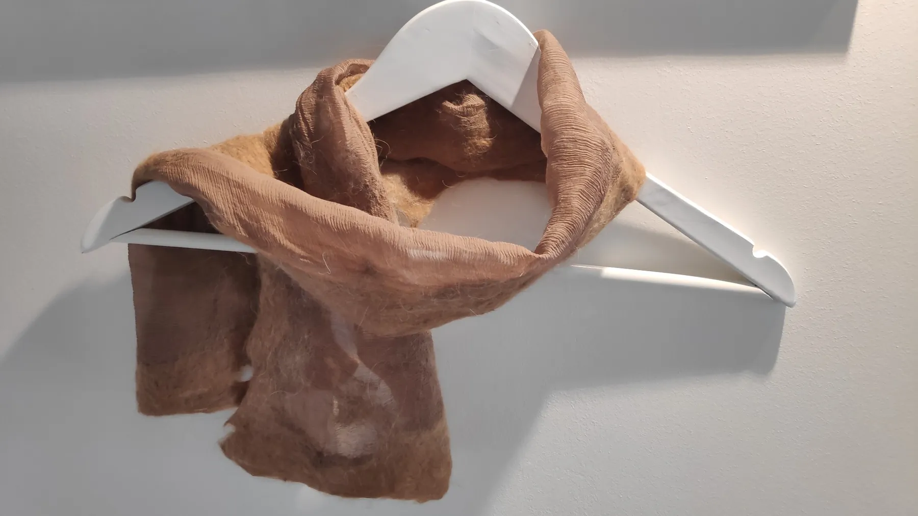 Réalisez votre écharpe en laine feutrée sur mousseline de soie - Image n°4 - Wecandoo