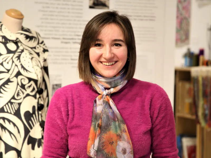 Julie : Brodeuse-Tisseuse à Lyon