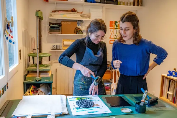 Découvrez l'impression linogravure à la gomme sur un sac en famille - Image n°3 - Wecandoo