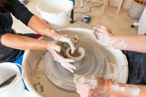 Initiez-vous au tour et au modelage sur une journée - Image n°3 - Wecandoo