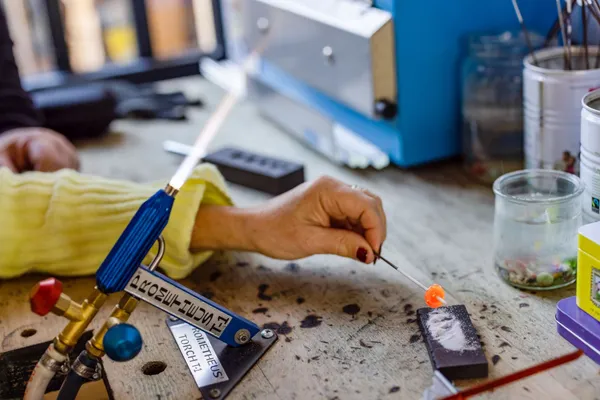 Créez vos boucles d'oreilles en verre de Murano - Image n°2 - Wecandoo