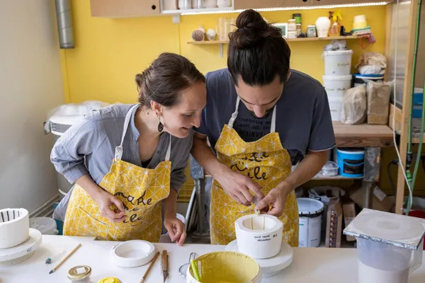Coulez et décorez vos tasses en porcelaine - Image n°4 - Wecandoo