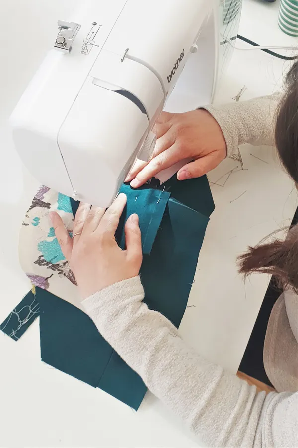 Réalisez votre banane oversize en velours - Image n°3 - Wecandoo