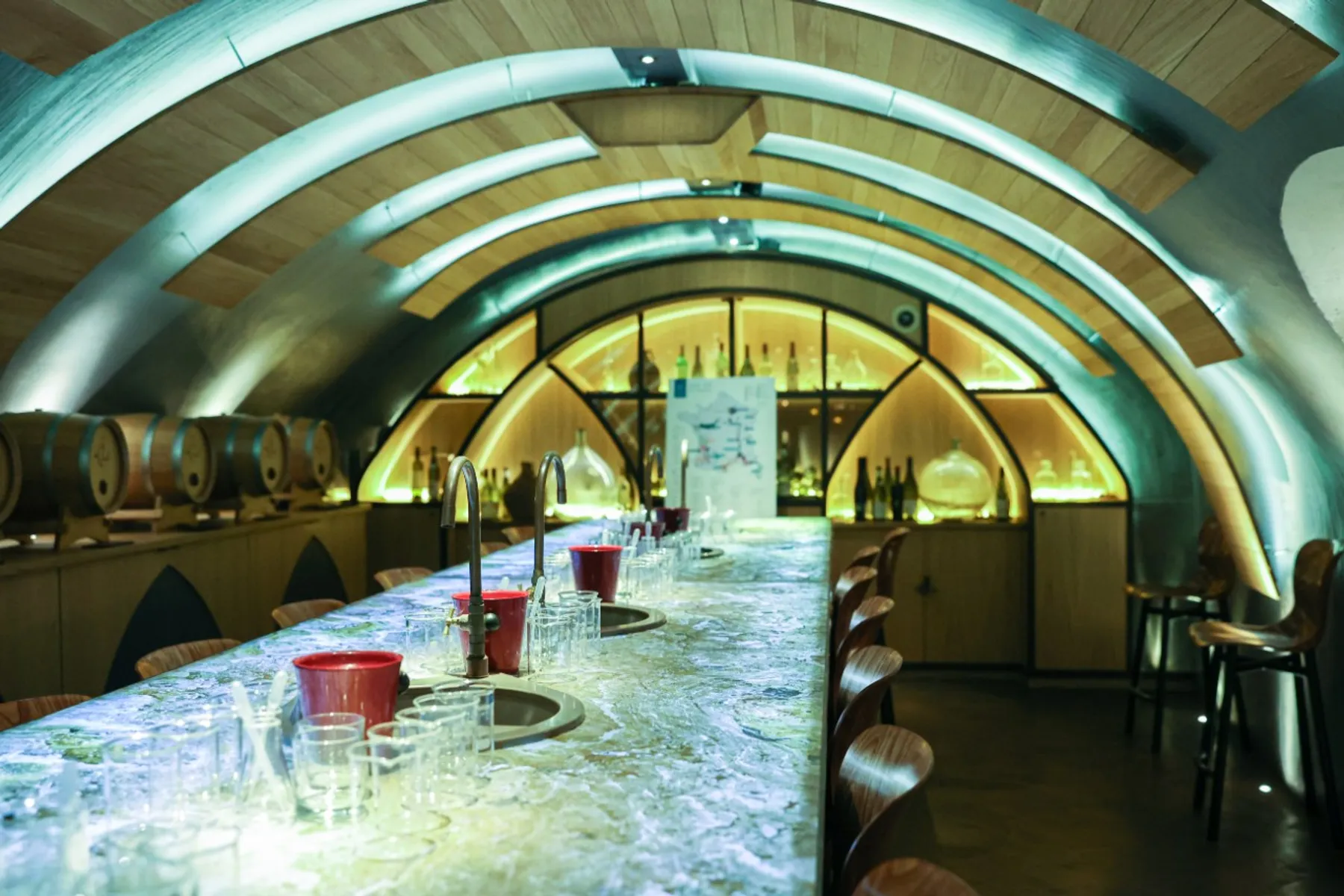Visitez une cave en plein cœur de Paris et dégustez 3 vins avec l'équipe des Caves du Louvre - Image n°2 - Wecandoo