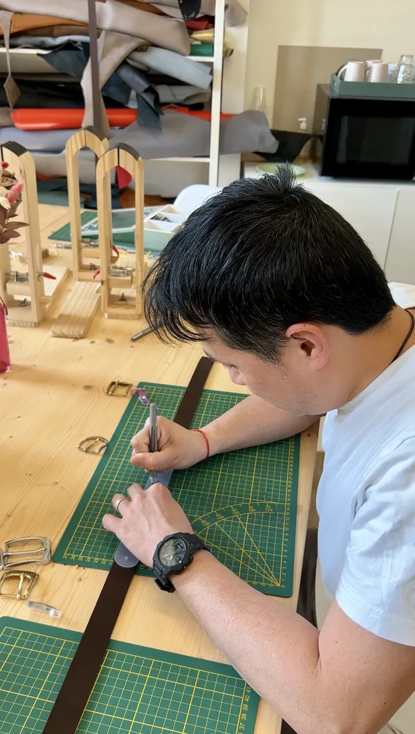 Créez votre ceinture en cuir avec Emilie et Laetitia - Image n°3 - Wecandoo