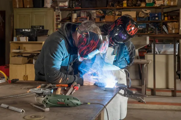 Fabriquez votre lampe en métal - Image n°2 - Wecandoo