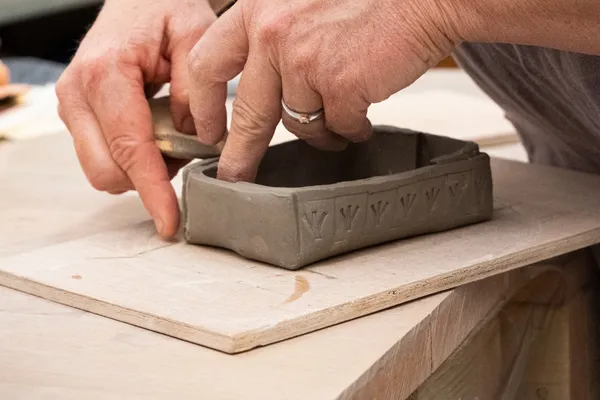 Wecandoo - Hand build three beautiful ceramic objects