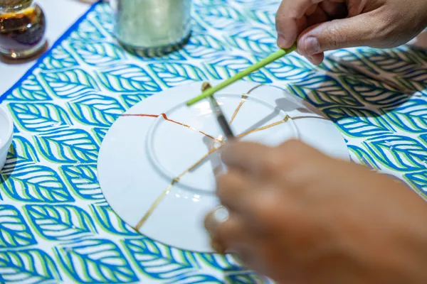 Learn all about kintsugi over two consecutive sessions - Image n°1 - Wecandoo