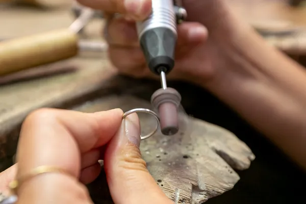 Wecandoo - Créez vos boucles d'oreilles en argent