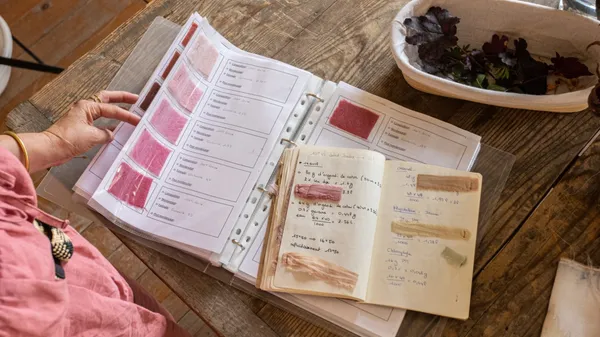 Cueillez vos plantes et réalisez votre foulard en éco-print - Image n°4 - Wecandoo