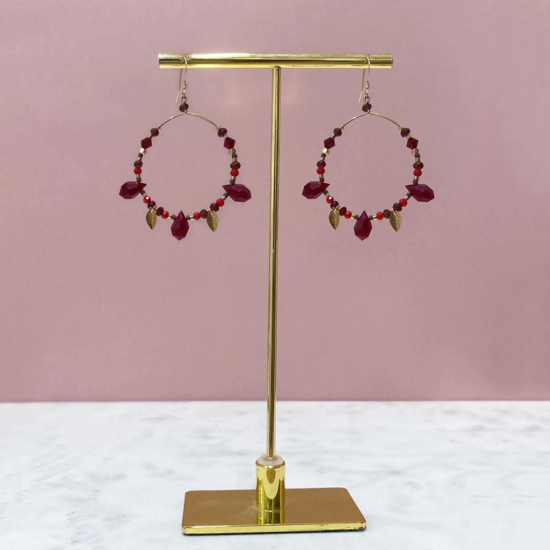 Composez vos boucles d'oreilles bohèmes personnalisées avec Kelly et Agathe - Image n°5 - Wecandoo