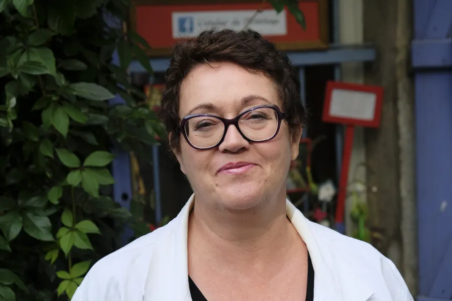 Valérie : Encadreuse et doreuse à Paris