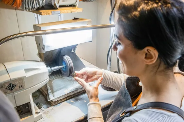 Créez vos boucles d'oreilles personnalisées en laiton plaqué or ou plaqué argent - Image n°4 - Wecandoo