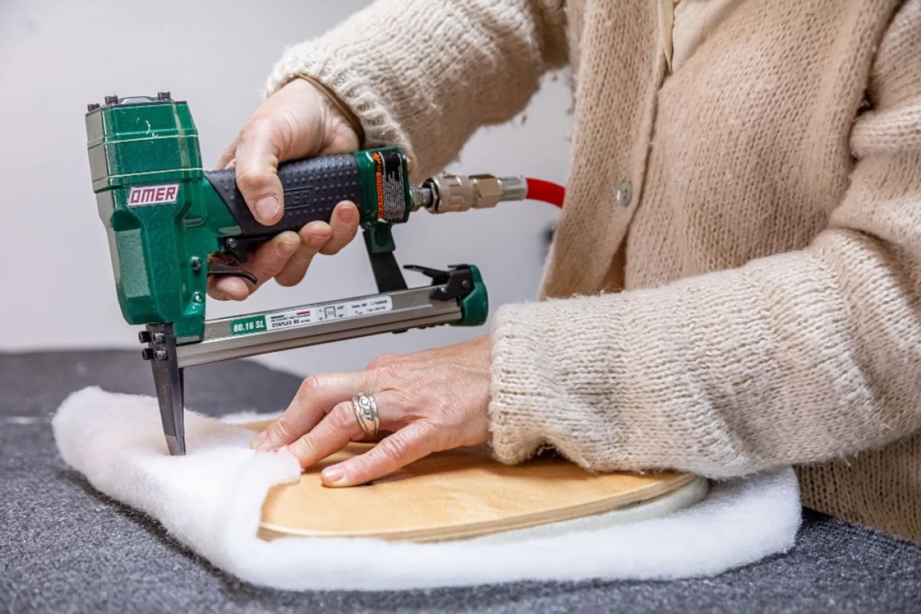 Tapissez votre chaise vintage - Image n°4 - Wecandoo