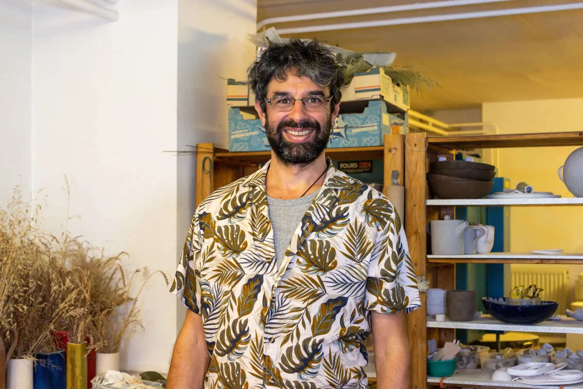 Ludovic: Instrumental Ceramist in Bruxelles