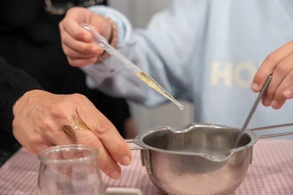 Réalisez vos bougies en famille - Image n°2 - Wecandoo