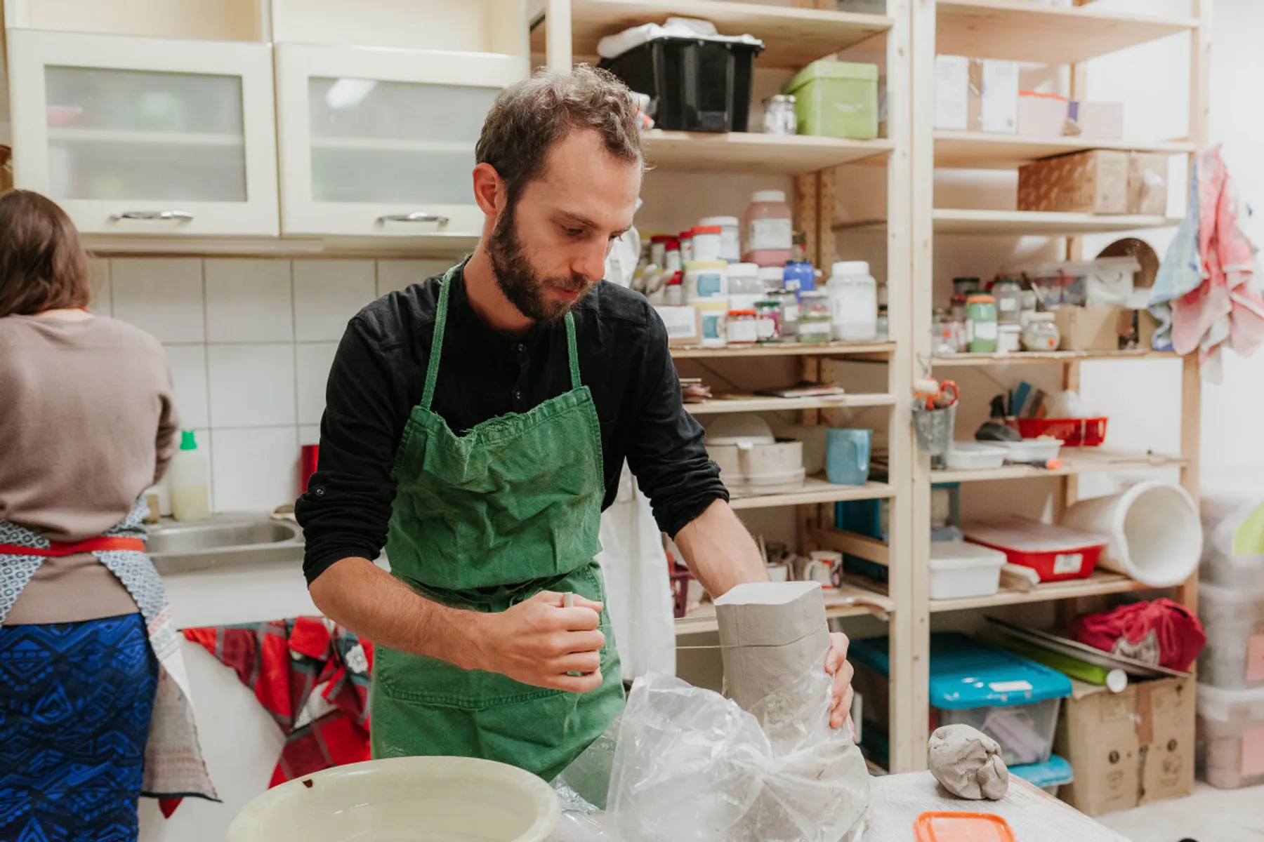 Modelez vos pots de fleurs en céramique - Image n°1 - Wecandoo