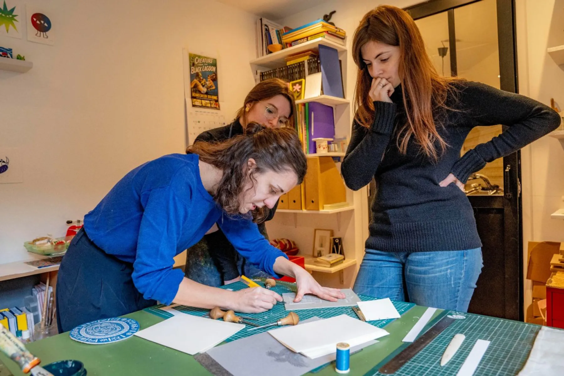 Découvrez l'impression linogravure à la gomme sur un sac en famille - Image n°2 - Wecandoo