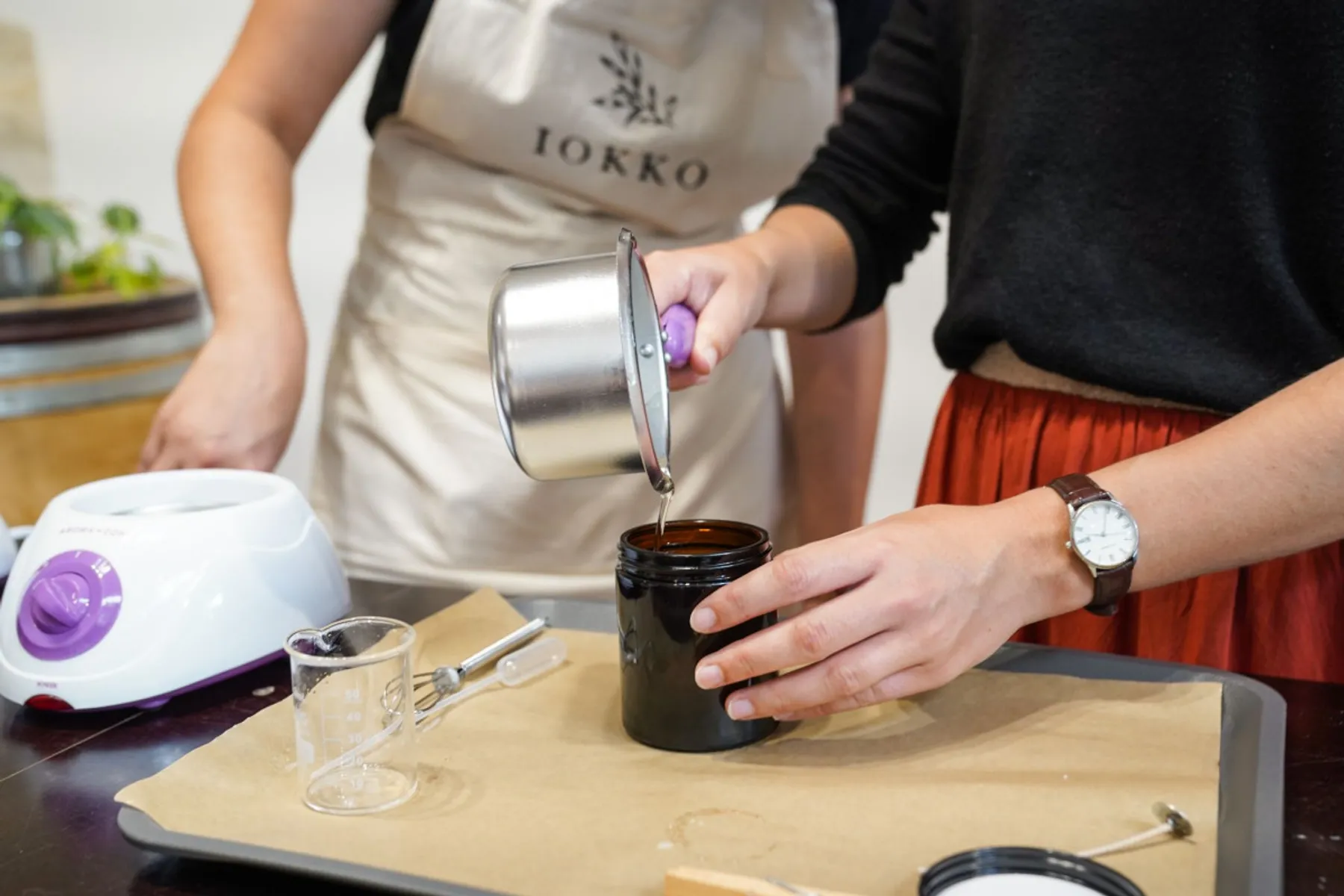 Fabriquez vos deux bougies parfumées avec Julie - Image n°1 - Wecandoo