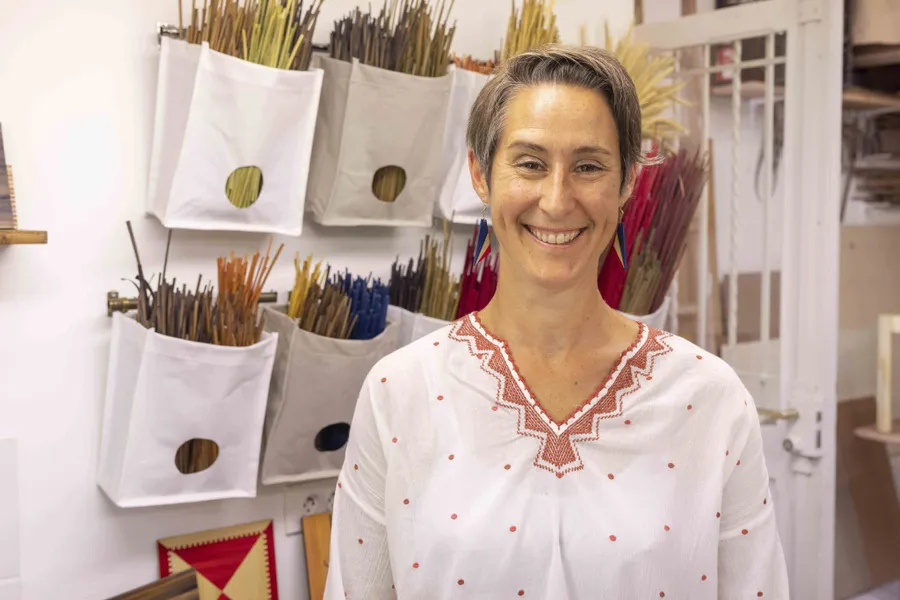 Stéphanie : Ébéniste et Marqueteuse de paille à Montreuil