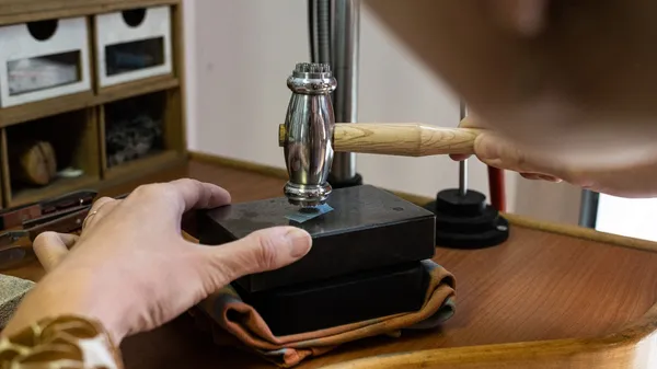 Créez votre bague en laiton plaqué or - Image n°2 - Wecandoo