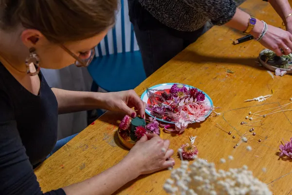 Créez votre cloche de fleurs séchées - Image n°1 - Wecandoo