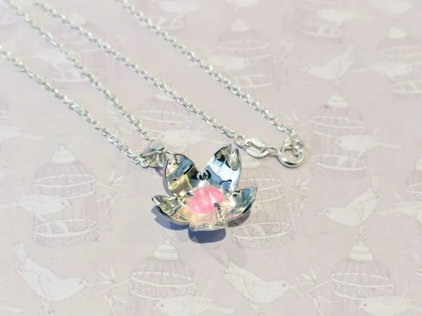 Wecandoo - Concevez votre pendentif fleur de Sakura