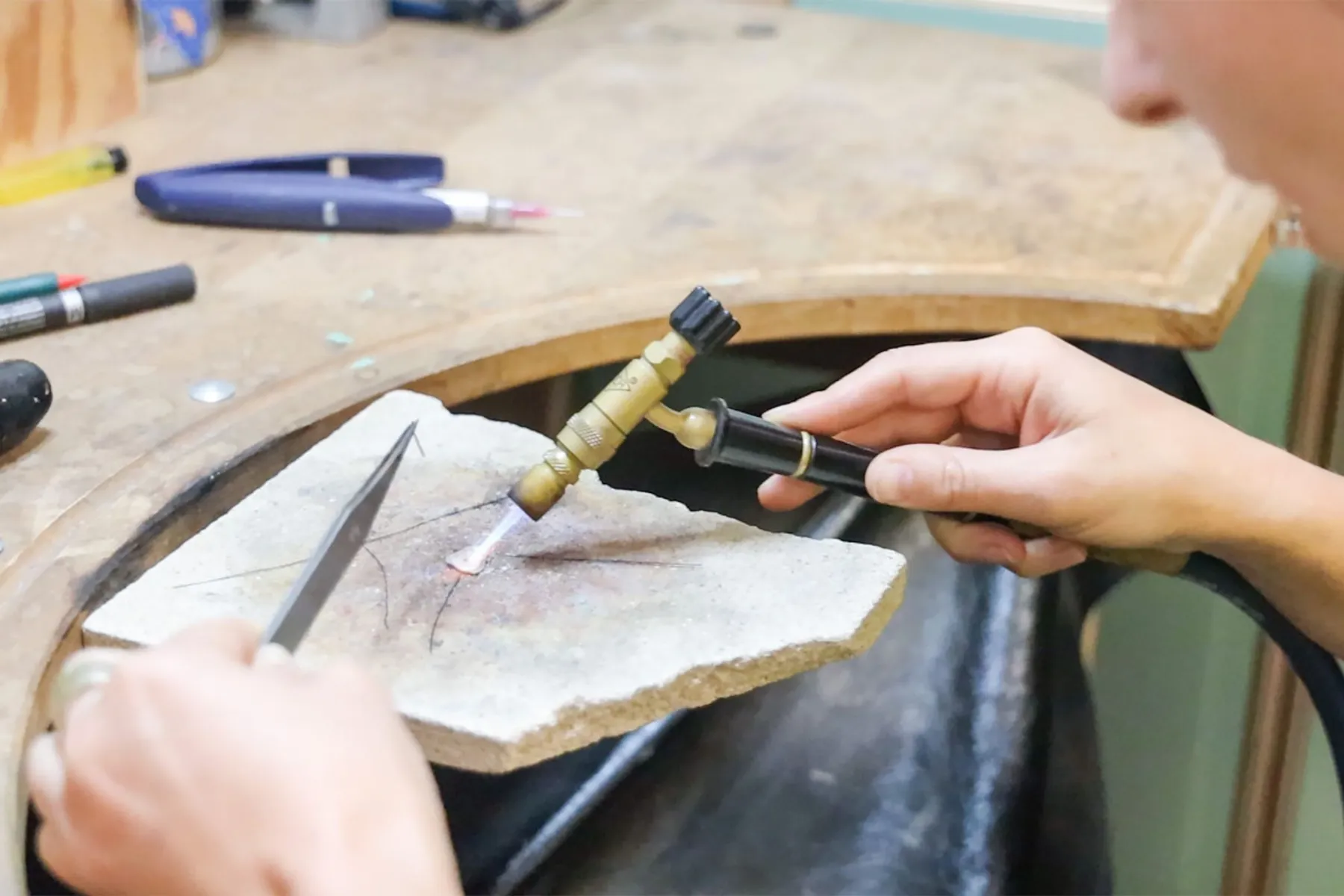 Réalisez votre bracelet jonc en argent doré - Image n°4 - Wecandoo