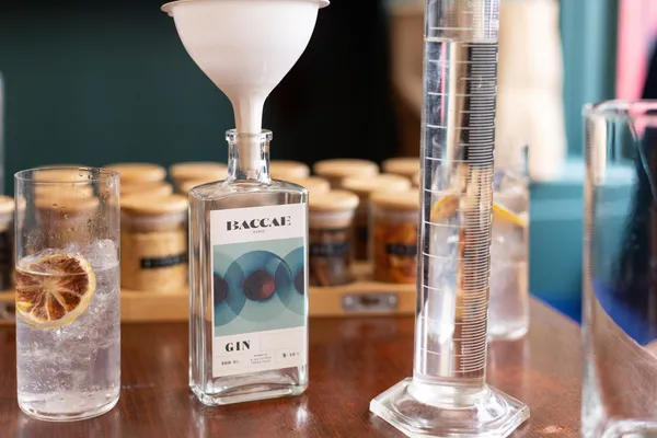 Composez et distillez votre gin sur-mesure avec Bastien, Francisco et Julien - Image n°4 - Wecandoo