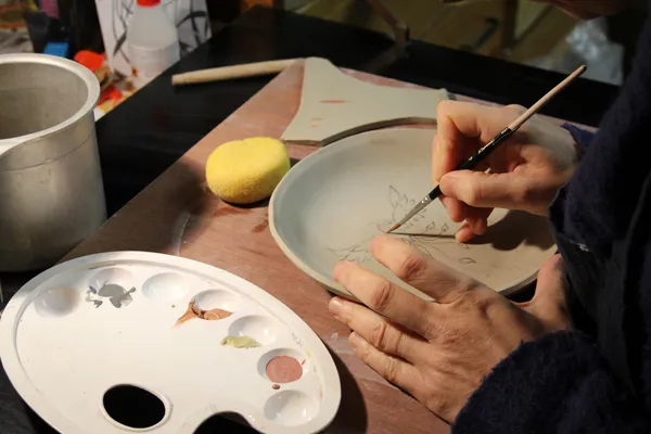 Modelez votre assiette en grès blanc - Image n°2 - Wecandoo