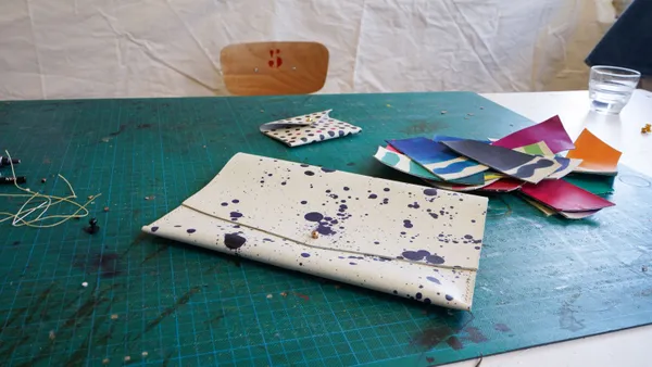 Wecandoo - Craft your own leather clutch bag