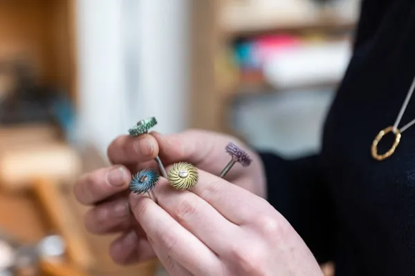 Réalisez votre paire de créoles en argent - Image n°3 - Wecandoo