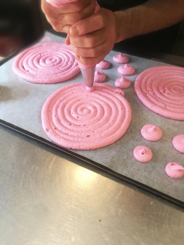 Réalisez votre macaronnade pâtissière - Image n°3 - Wecandoo