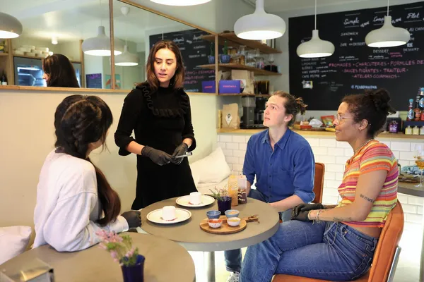 Unissez votre équipe et dégustez des accords fromages et sauce piquante autour de défis en groupe (façon Hot Ones) - Image n°2 - Wecandoo