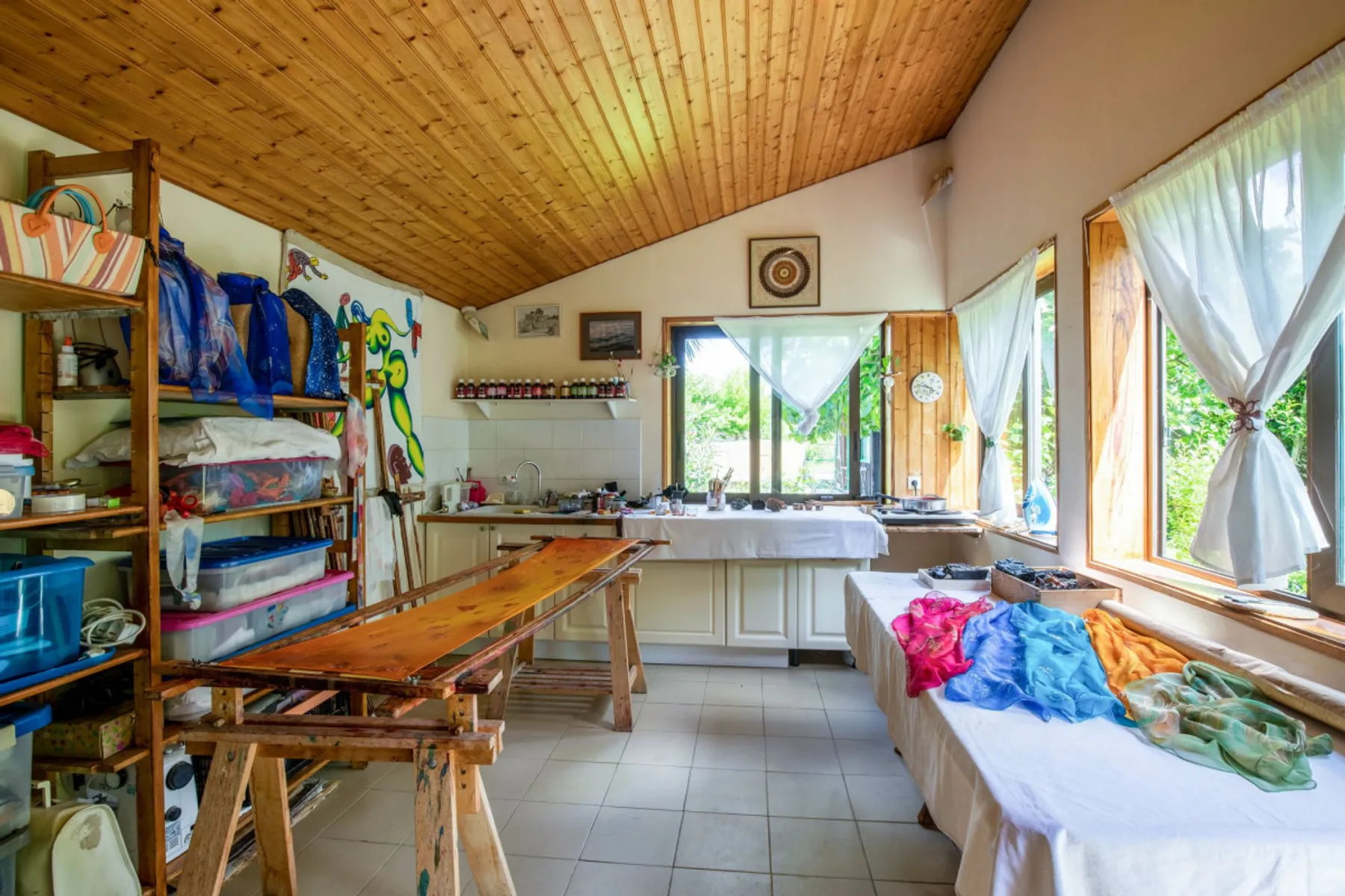 Découvrez la technique du batik sur soie et créez votre carré de soie ou votre écharpe - Image n°1 - Wecandoo