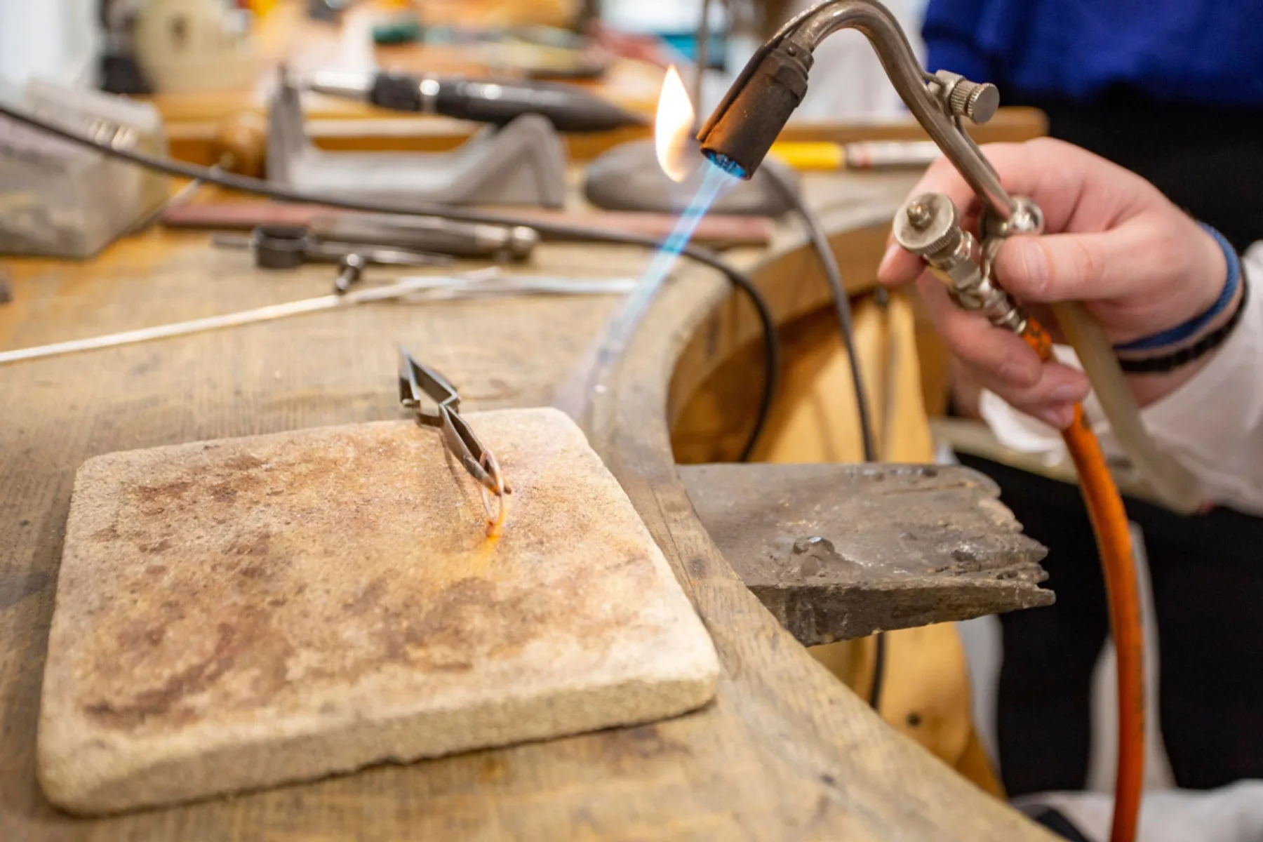 Créez votre bague en or sertie d'un diamant - Image n°2 - Wecandoo