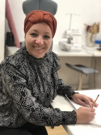 Zohra : Modéliste à Narbonne
