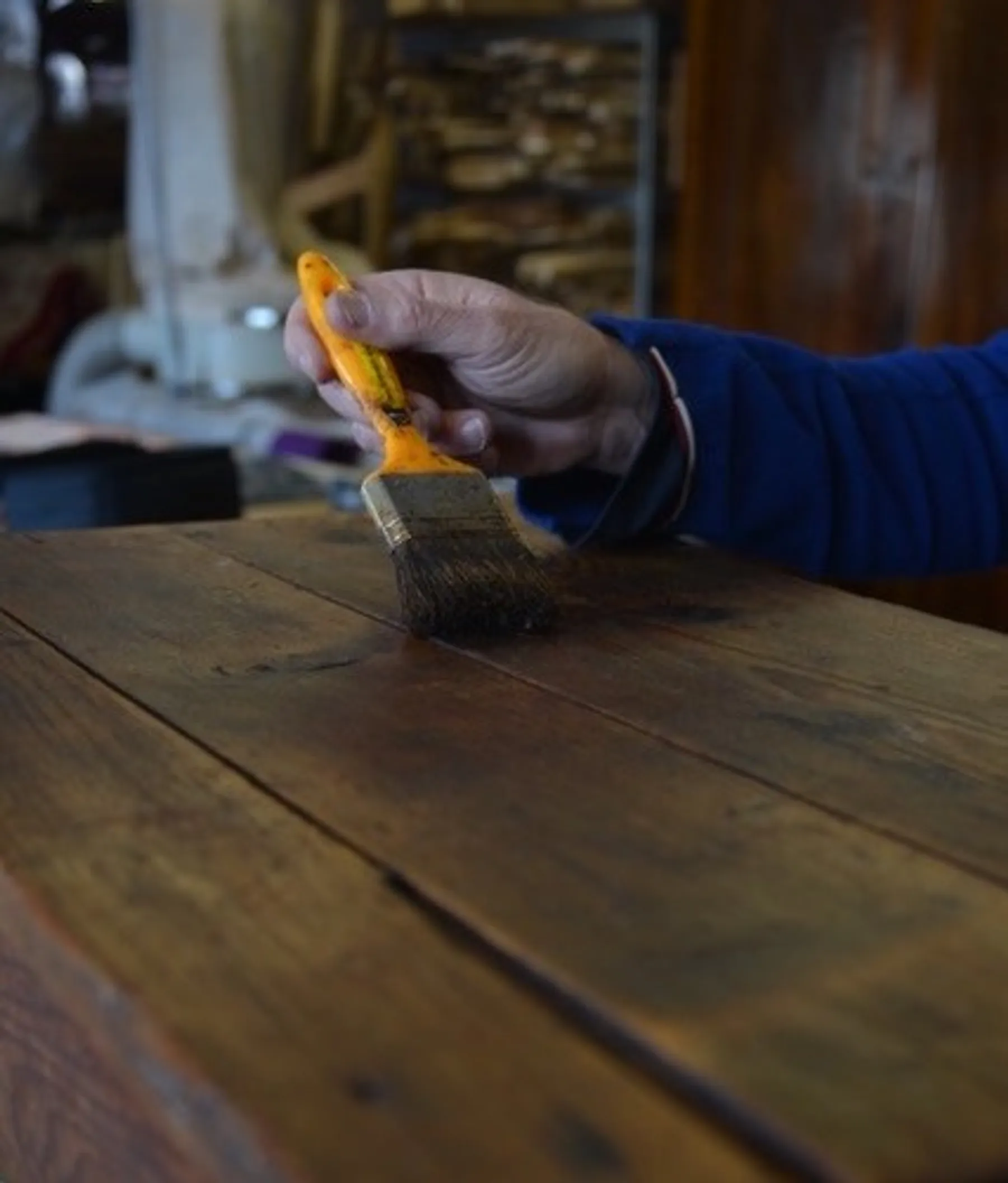 Restaurez votre meuble ancien en bois massif - Image n°4 - Wecandoo