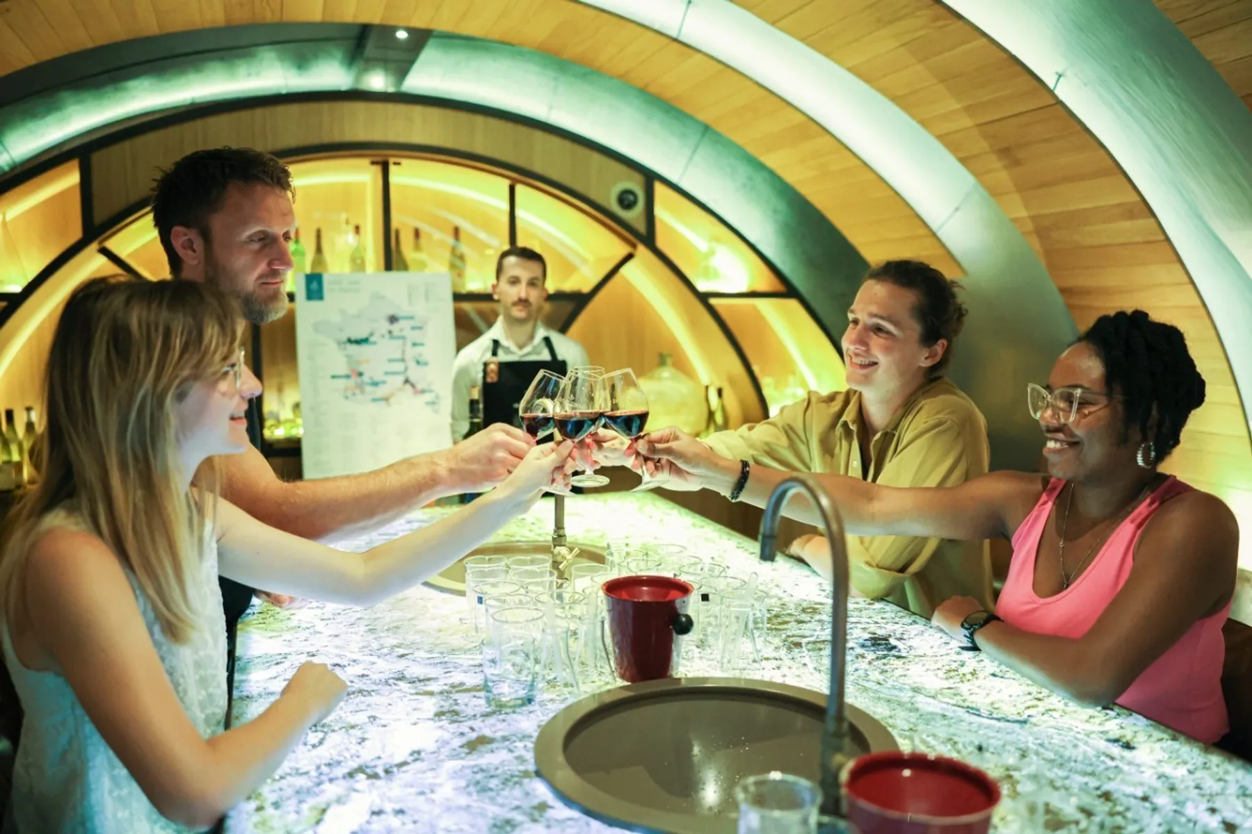 Visitez une cave en plein cœur de Paris et dégustez 3 vins avec l'équipe des Caves du Louvre - Image n°3 - Wecandoo