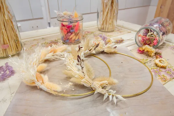 Wecandoo - Composez votre couronne en fleurs séchées