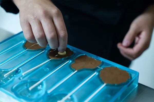 Fabriquez vos mendiants et sucettes au chocolat - Image n°3 - Wecandoo