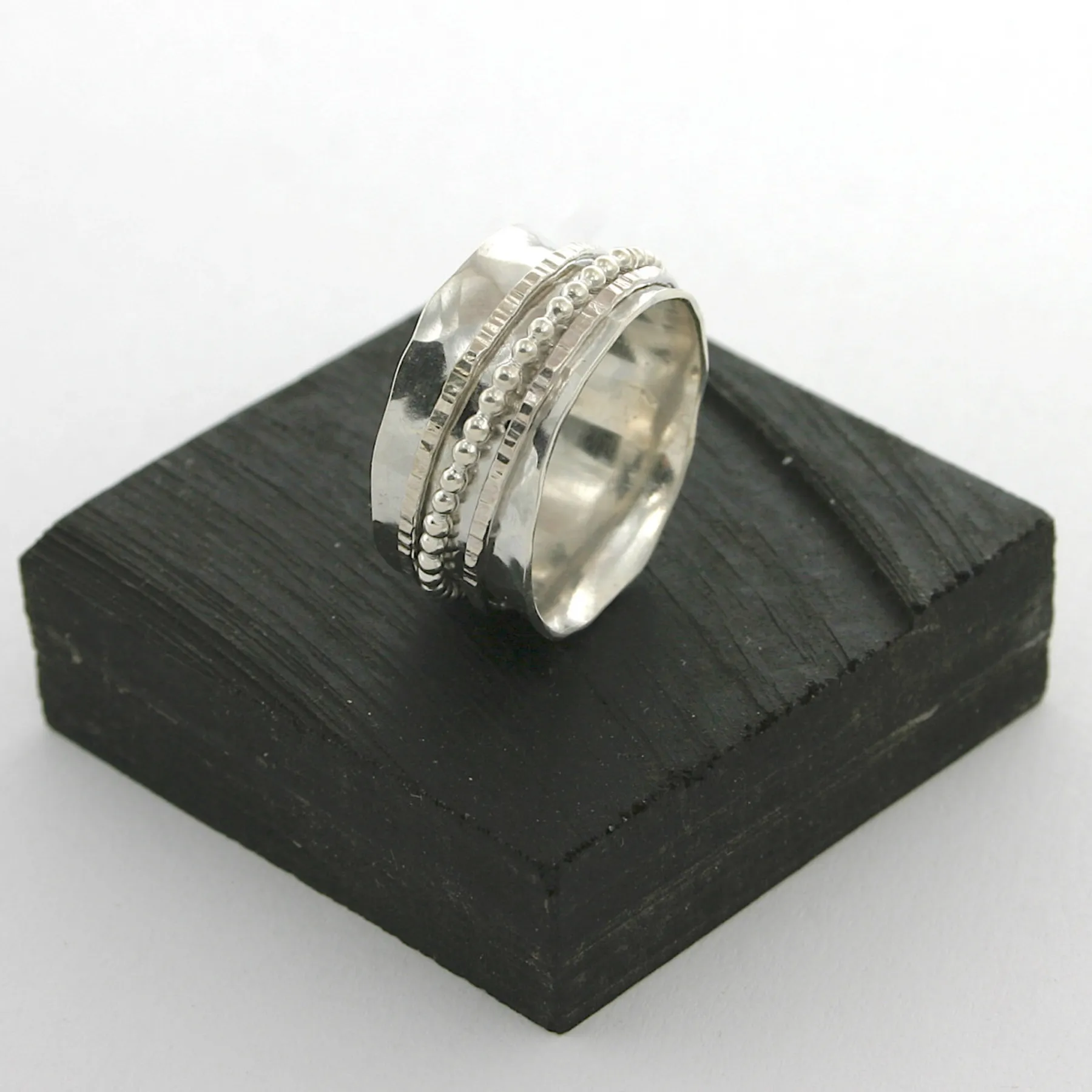 Créez votre bague de méditation tibétaine en argent sur une journée avec Christophe - Image n°1 - Wecandoo