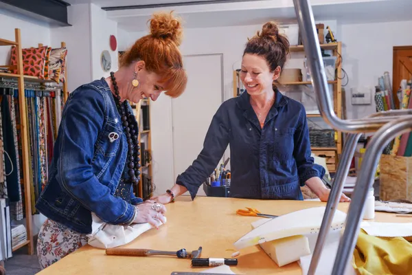 Découvrez la tapisserie d'ameublement en confectionnant votre chaise - Image n°4 - Wecandoo