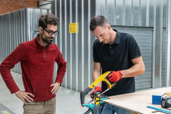 Réunissez votre équipe et fabriquez vos sous-verres en cuivre en dégustant un verre de vin et du miel local avec Rémi - Afbeelding nr. 4 - Wecandoo