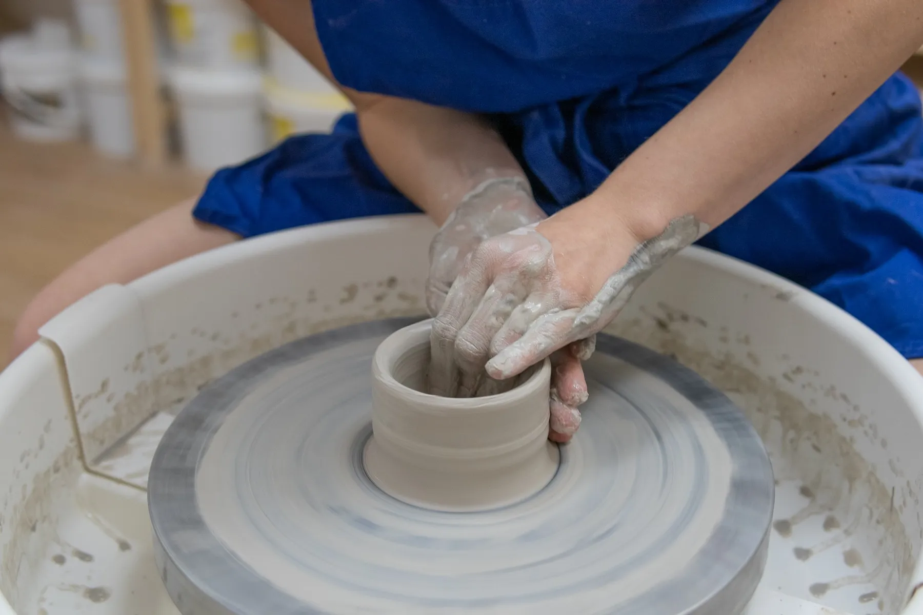 Initiez-vous au tour de potier dans le Viaduc des Arts avec Manon - Image n°1 - Wecandoo